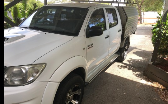 2011 Toyota HILUX (4x4)