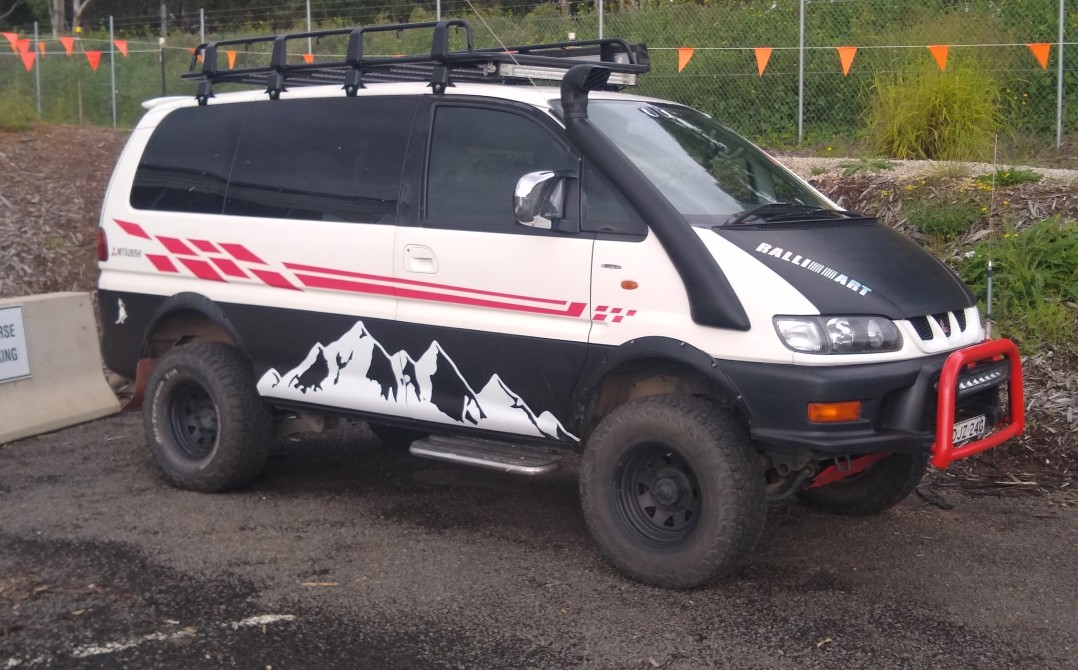 2001 Mitsubishi DELICA CHAMONIX