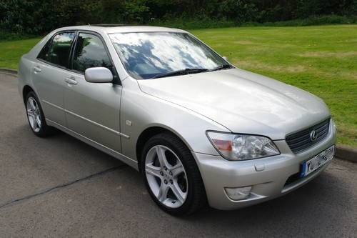 2001 Lexus IS200