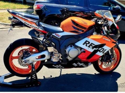 2005 Honda 1000cc CBR1000RR REPSOL LTD ED