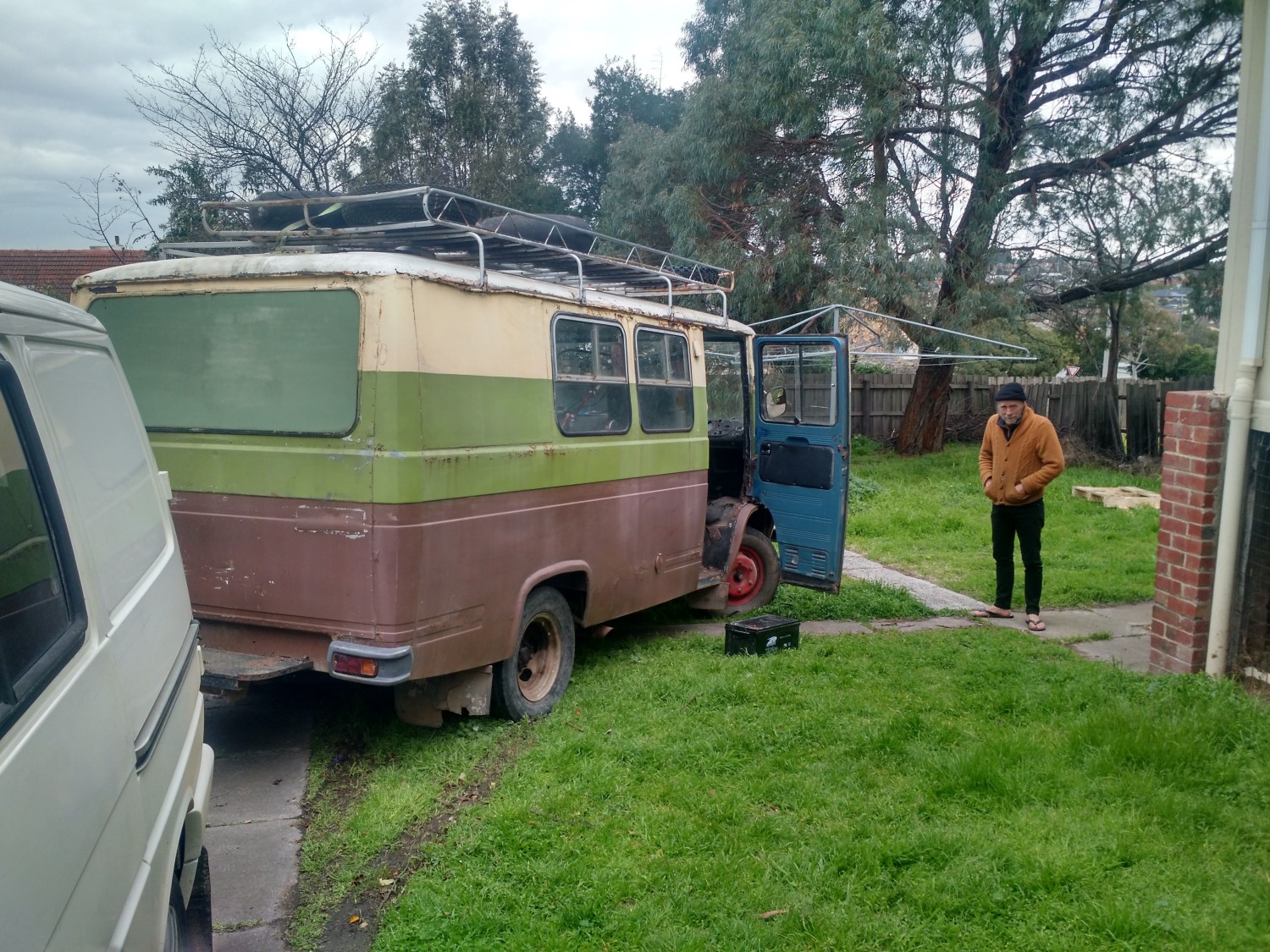 Massive rust job on Mercedes Benz L406D Onmibus Advice welcome