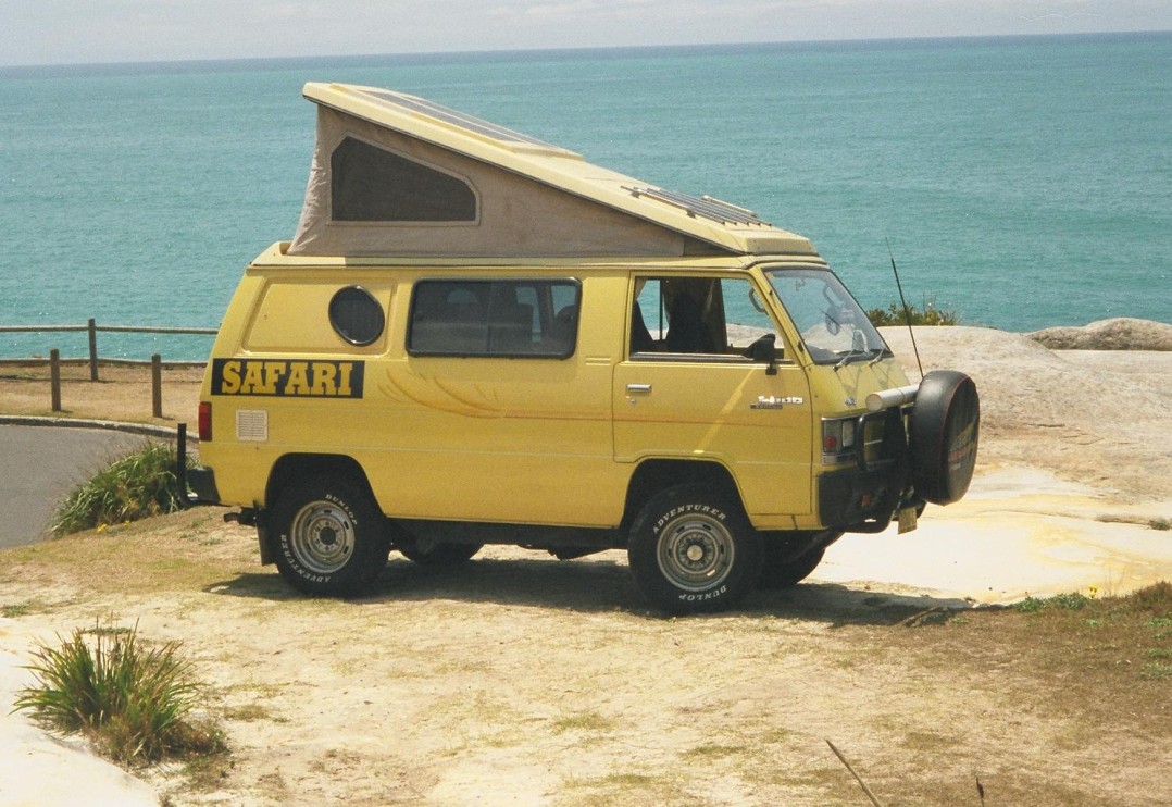 1985 Mitsubishi Safari Pop top