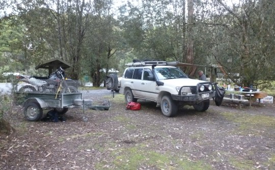 2005 Toyota LANDCRUISER (4x4)