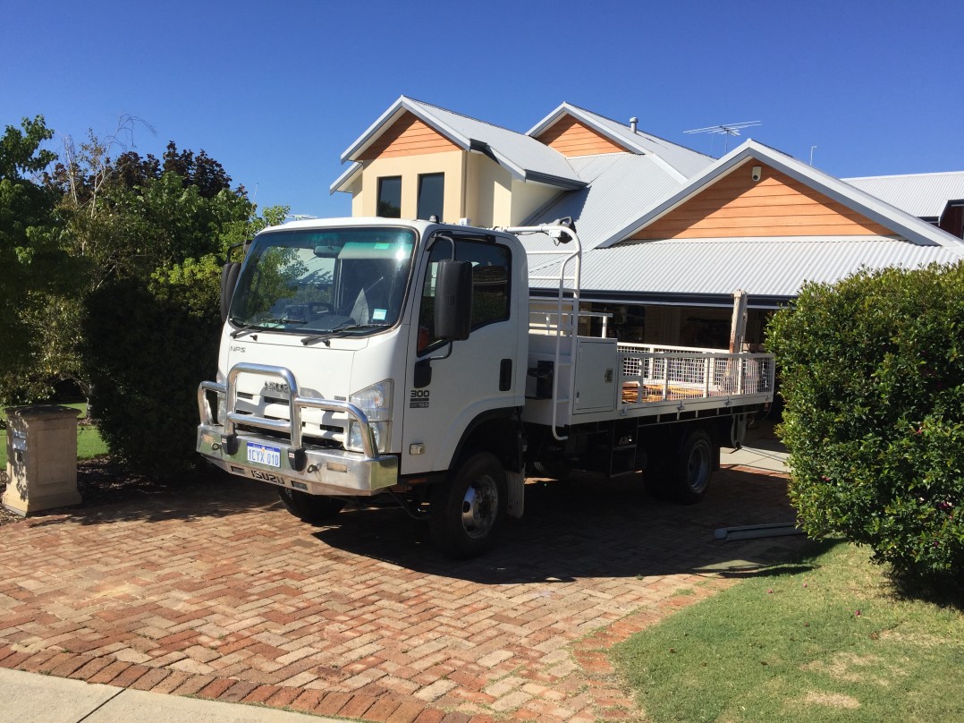 2008 Isuzu NPS 300