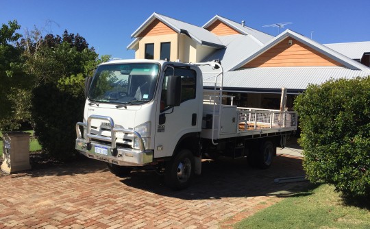 2008 Isuzu NPS 300