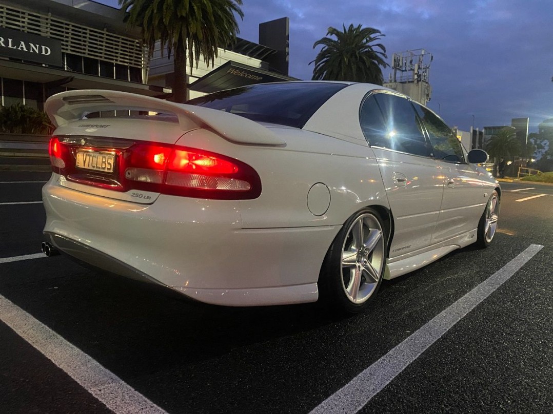 2000 Holden Special Vehicles Series ll VT R8