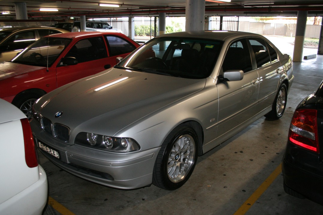 2003 BMW 530i