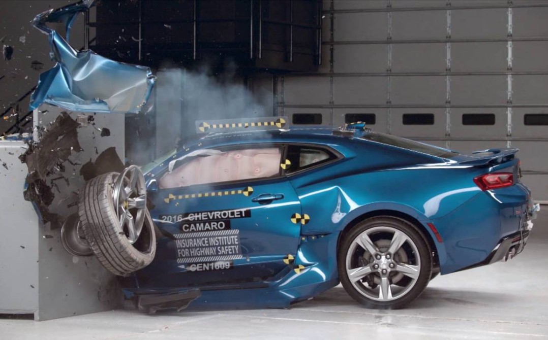 Video: crash-testing US muscle cars