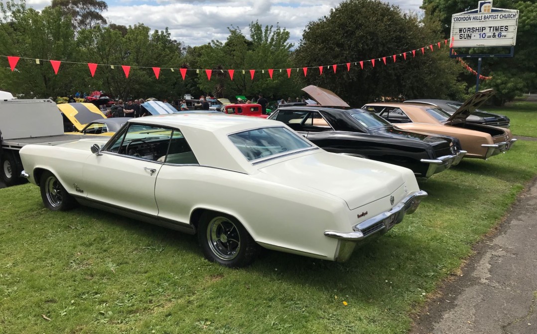 Three Buick Rivieras made me late!