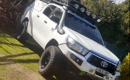 2018 Toyota HILUX SR (4x4)