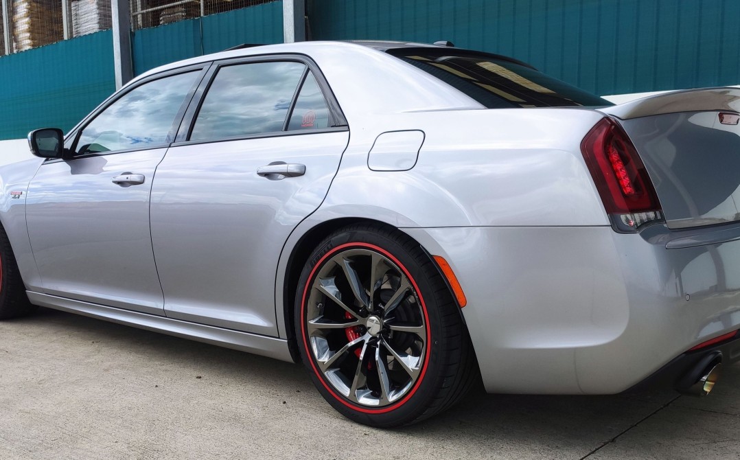 2016 Chrysler SRT
