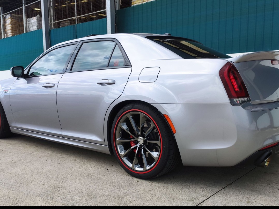 2016 Chrysler SRT