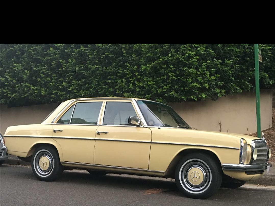 1975 Mercedes-Benz 240 D