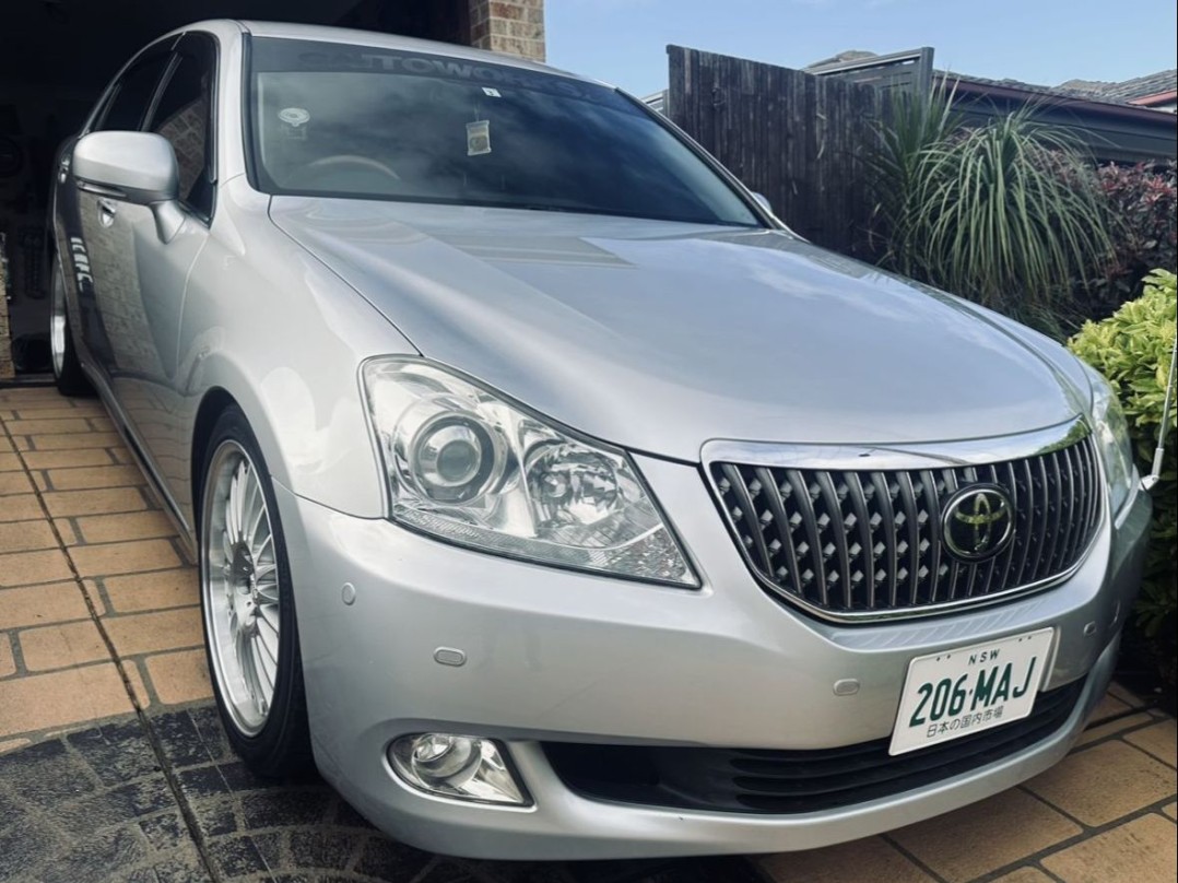 2011 Toyota Crown majesta