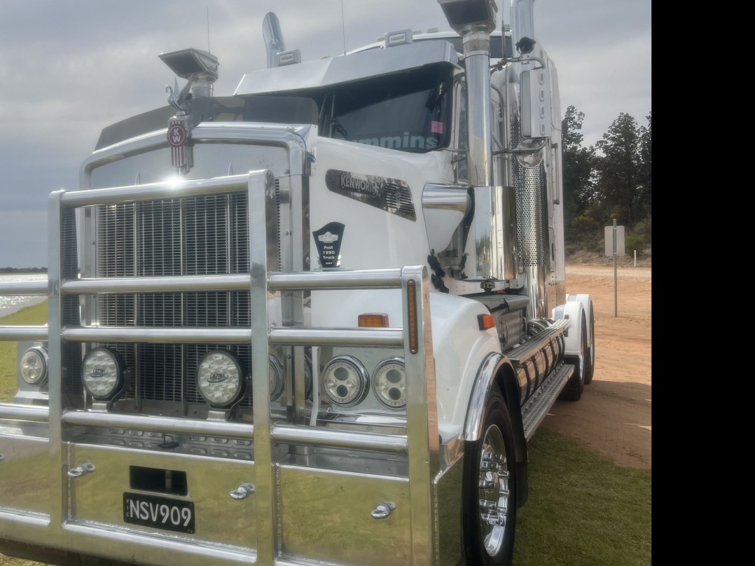 2013 Kenworth T909