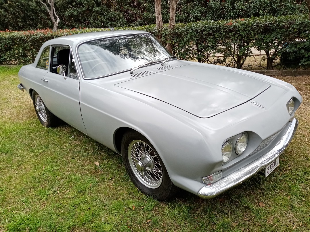 1967 Reliant Scimitar SE4 b