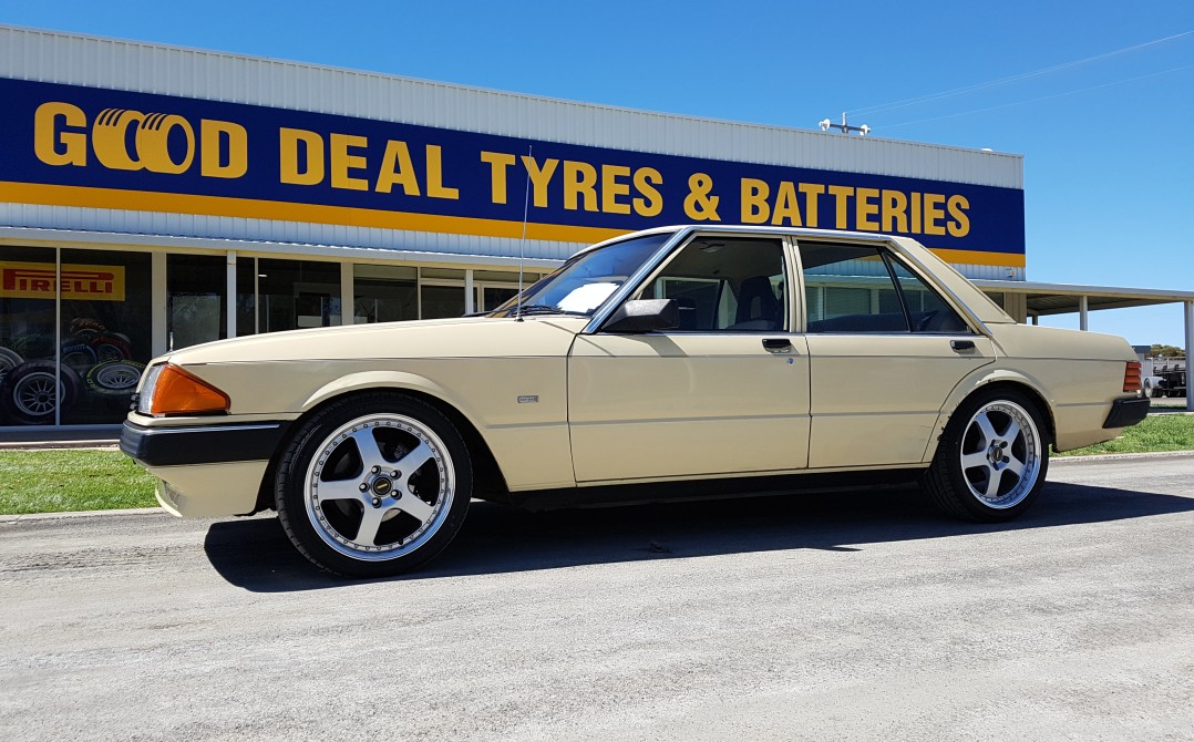 XE Falcon Rolling on Simmons FR1&apos;s