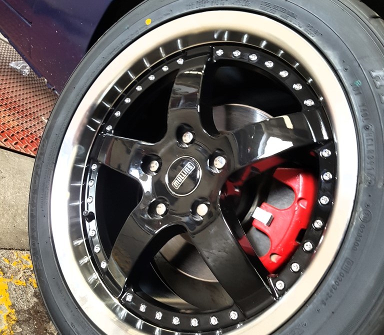 VK Commodore set up with some Mullins Beretta Wheels