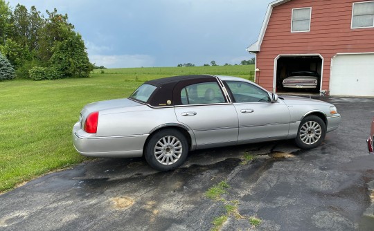 2003 Lincoln Town Car