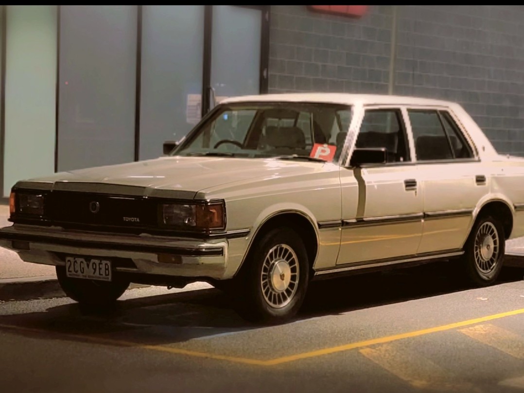 1982 Toyota CROWN ROYAL SALOON