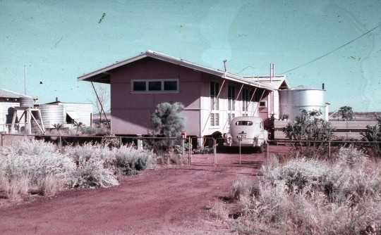 Identify uncle&apos;s 1940&apos;s sedan?