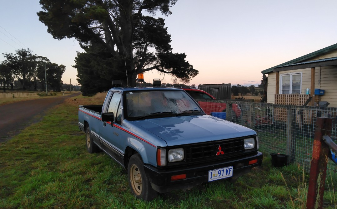 1987 Mitsubishi TRITON DX