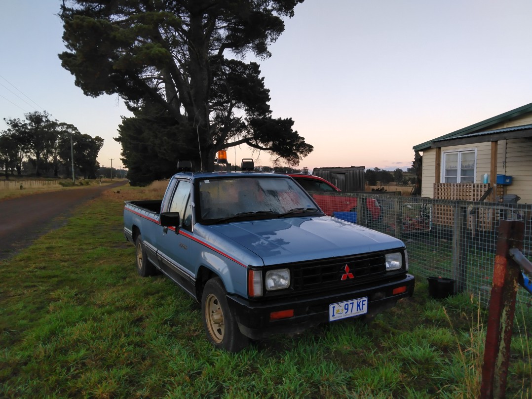 1987 Mitsubishi TRITON DX