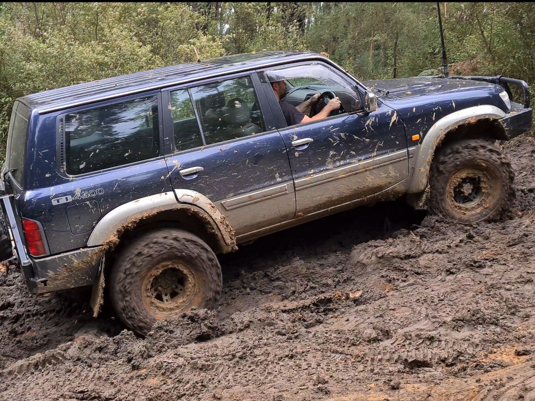 2000 Nissan PATROL (4x4)