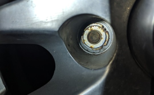 Odd mag wheel lock nut missing - please help to identify