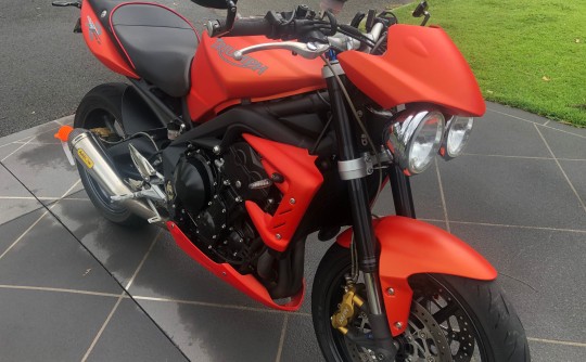 2010 Triumph 675cc STREET TRIPLE R