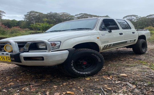 2003 Toyota HILUX (4x4)