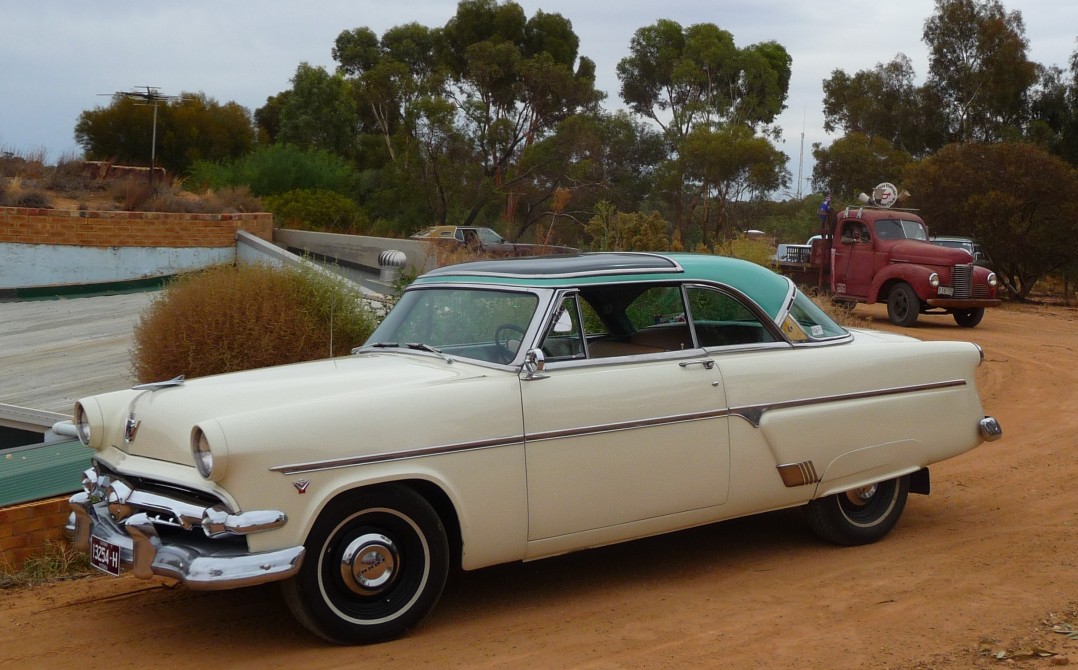 1954 Ford Crestline Skyliner