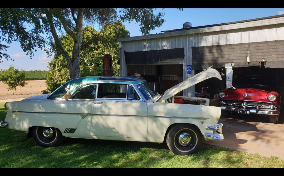 1954 Ford Crestline Skyliner