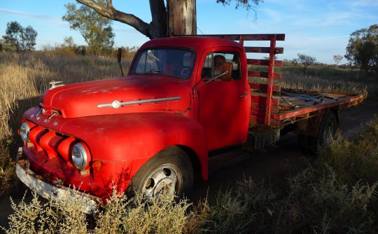 1952 Ford F8 Tray Truck