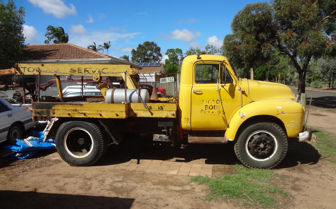 1957 Bedford D5 tow-truck