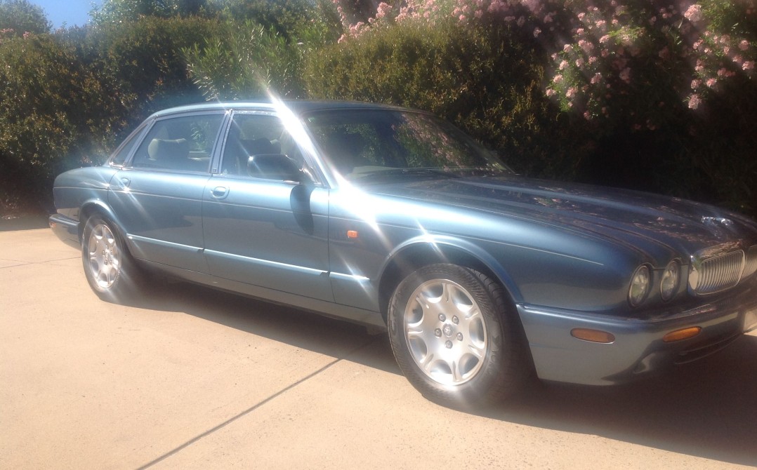 2000 Jaguar XJ8 4