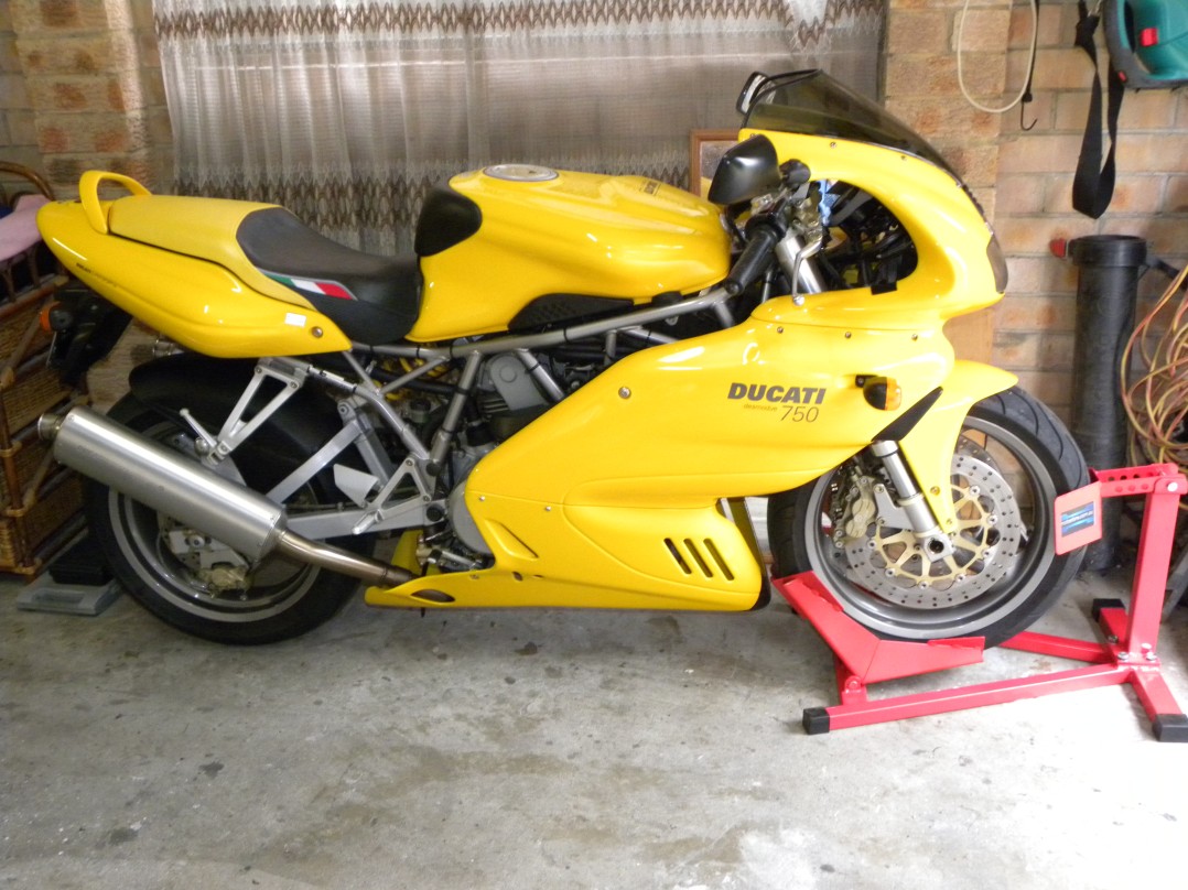 2002 Ducati 750 super sport