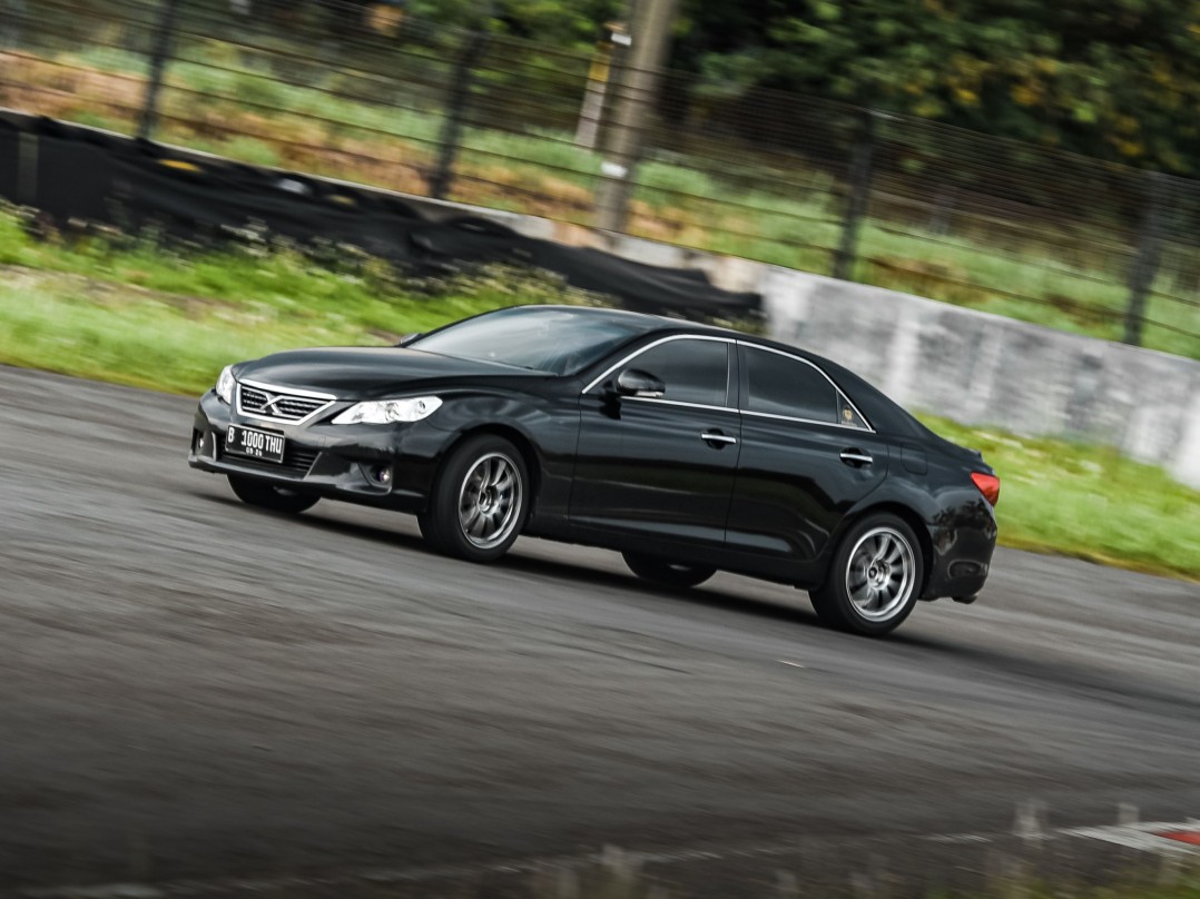 2012 Toyota Mark X