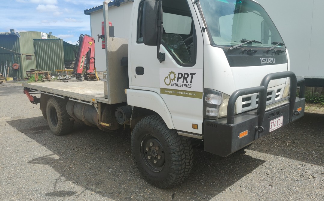2006 Isuzu NPS300