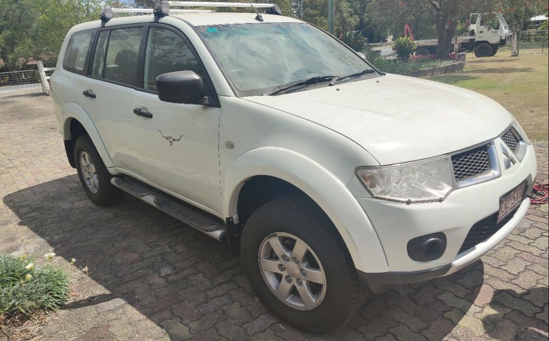 2012 Mitsubishi CHALLENGER LS (5 SEAT)