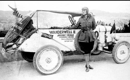 Aloha Wanderwell first lady to drive around the world.